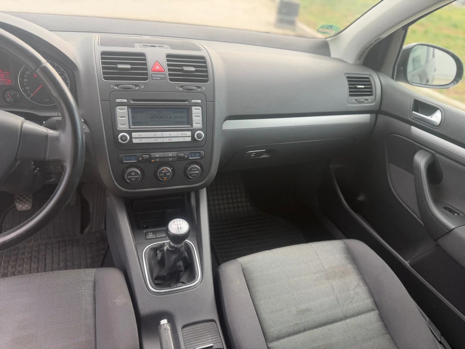 VW Golf 1.6/НОВ ВНОС/ТОП/Бартер, снимка 14 - Автомобили и джипове - 55115876