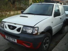 Nissan Terrano 2.4i, снимка 1