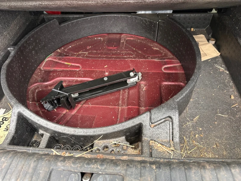 VW Tiguan 2.0tdi 140, снимка 9 - Автомобили и джипове - 52311448