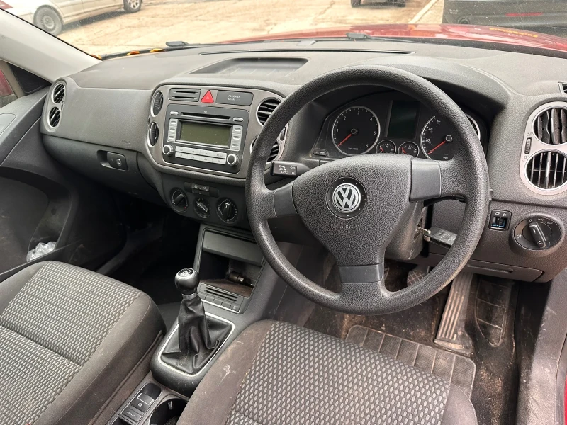 VW Tiguan 2.0tdi 140, снимка 7 - Автомобили и джипове - 52311448