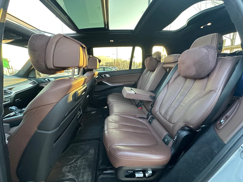 BMW X7 M-sport 40i xDrive/Панорама/7-местен/ Въздух/ HUD, снимка 10 - Автомобили и джипове - 52489504