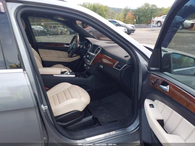 Mercedes-Benz ML 63 AMG AMG* KEYLESS* Н.ВИЖДАНЕ* МАСАЖ* ОБДУХ - изображение 9