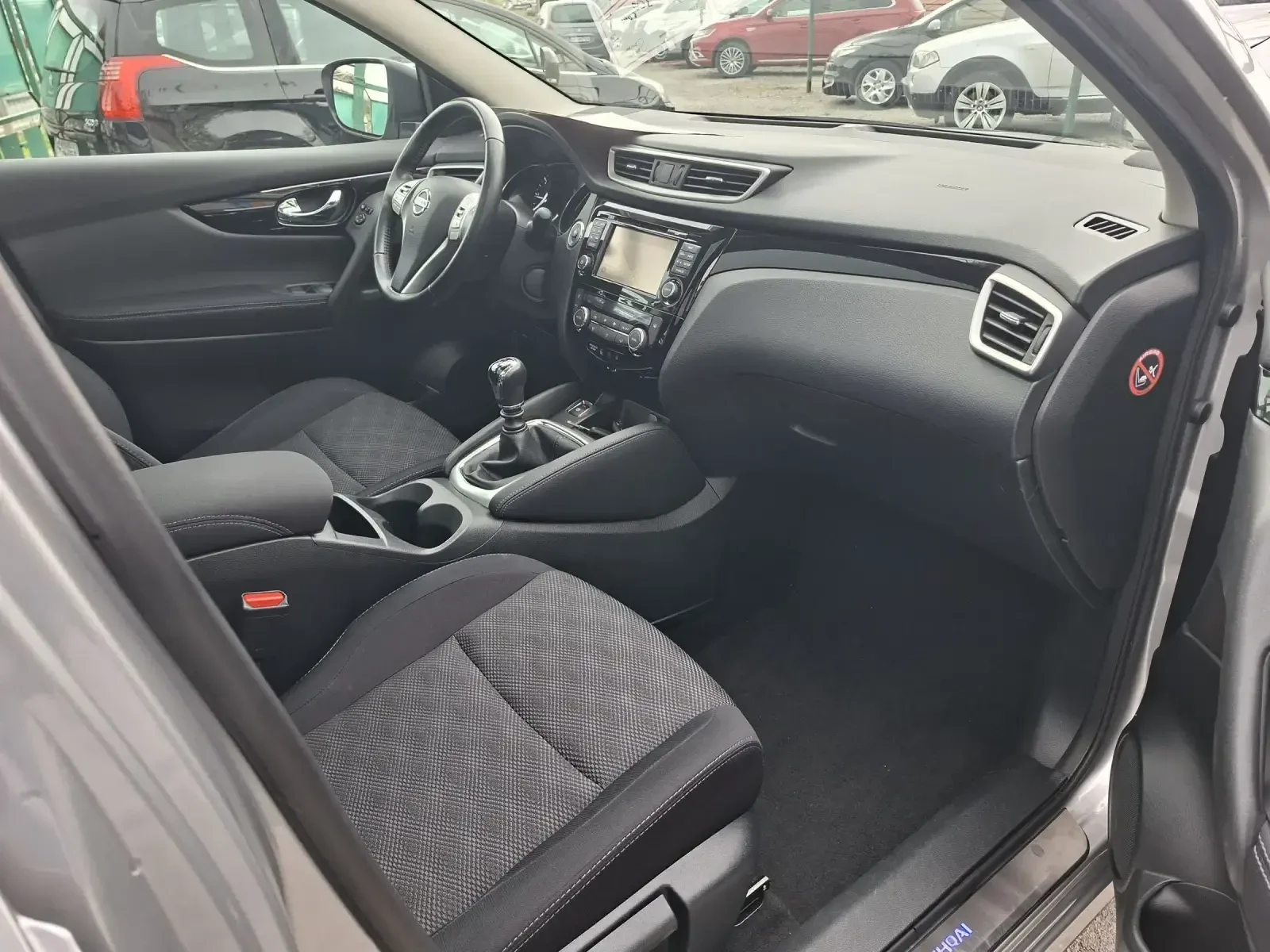 Nissan Qashqai 1.6 DCI N-CONNECTA, снимка 8 - Автомобили и джипове - 54212355