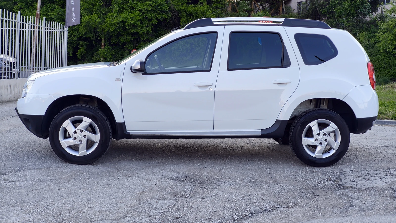 Dacia Duster 1.6i LPG , снимка 2 - Автомобили и джипове - 54443196