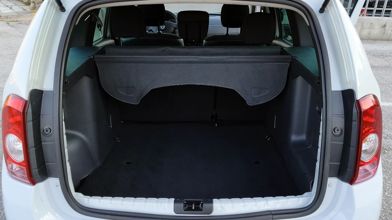 Dacia Duster 1.6i LPG , снимка 15 - Автомобили и джипове - 54443196