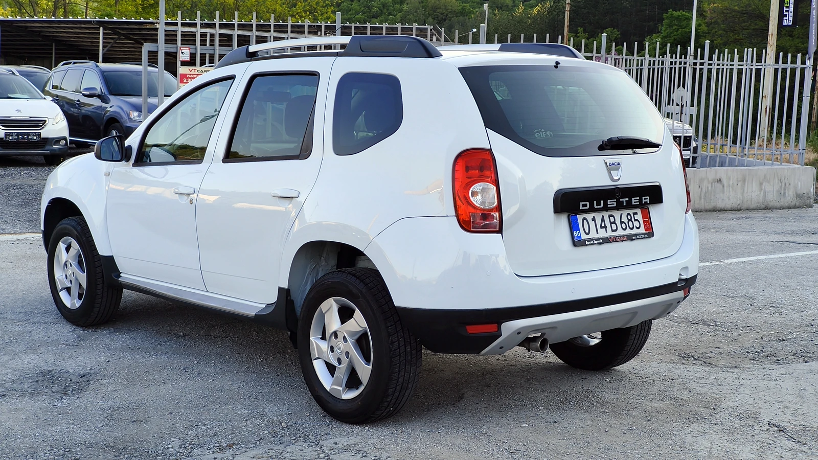 Dacia Duster 1.6i LPG , снимка 3 - Автомобили и джипове - 54443196