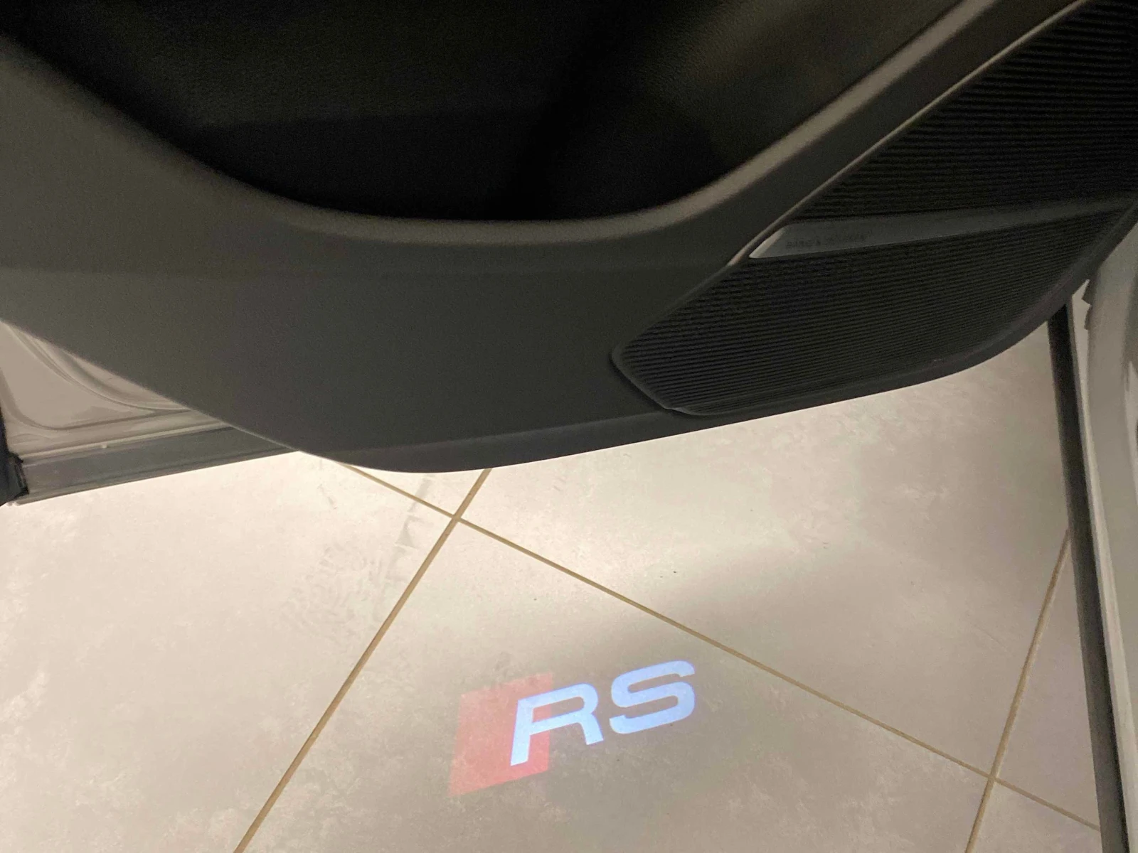 Audi RSQ8 / NARDO / ОТ ПРЕДСТАВИТЕЛСТВО / АВТОКРЕДИТ, снимка 12 - Автомобили и джипове - 56122084