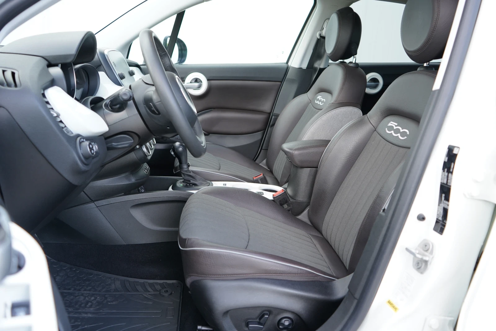 Fiat 500X 1.4T* KEYLESS* CAMERA* CARPLAY* DISTRONIC* OБСЛУЖЕ, снимка 8 - Автомобили и джипове - 56281184