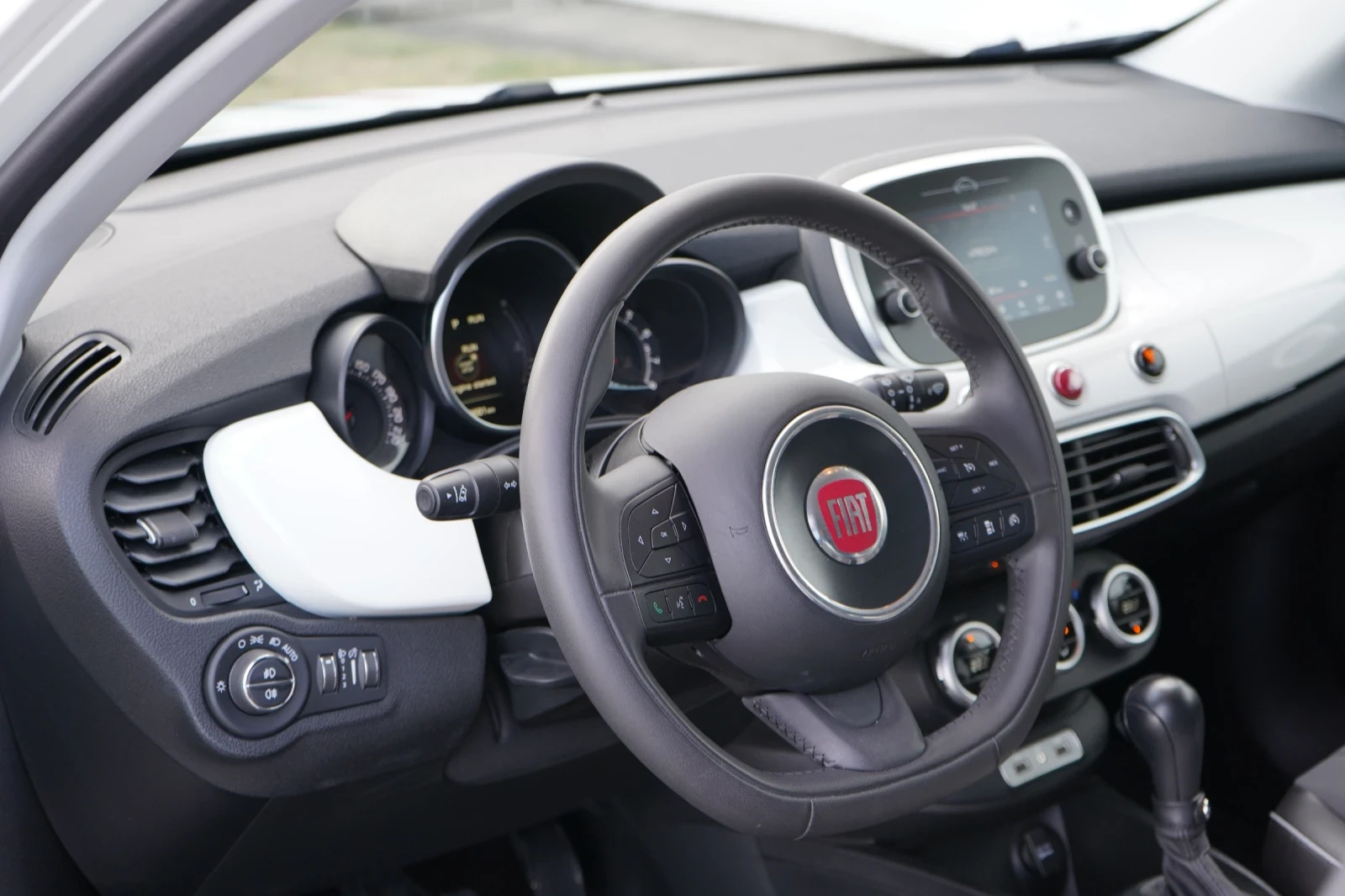 Fiat 500X 1.4T* KEYLESS* CAMERA* CARPLAY* DISTRONIC* OБСЛУЖЕ, снимка 10 - Автомобили и джипове - 56281184