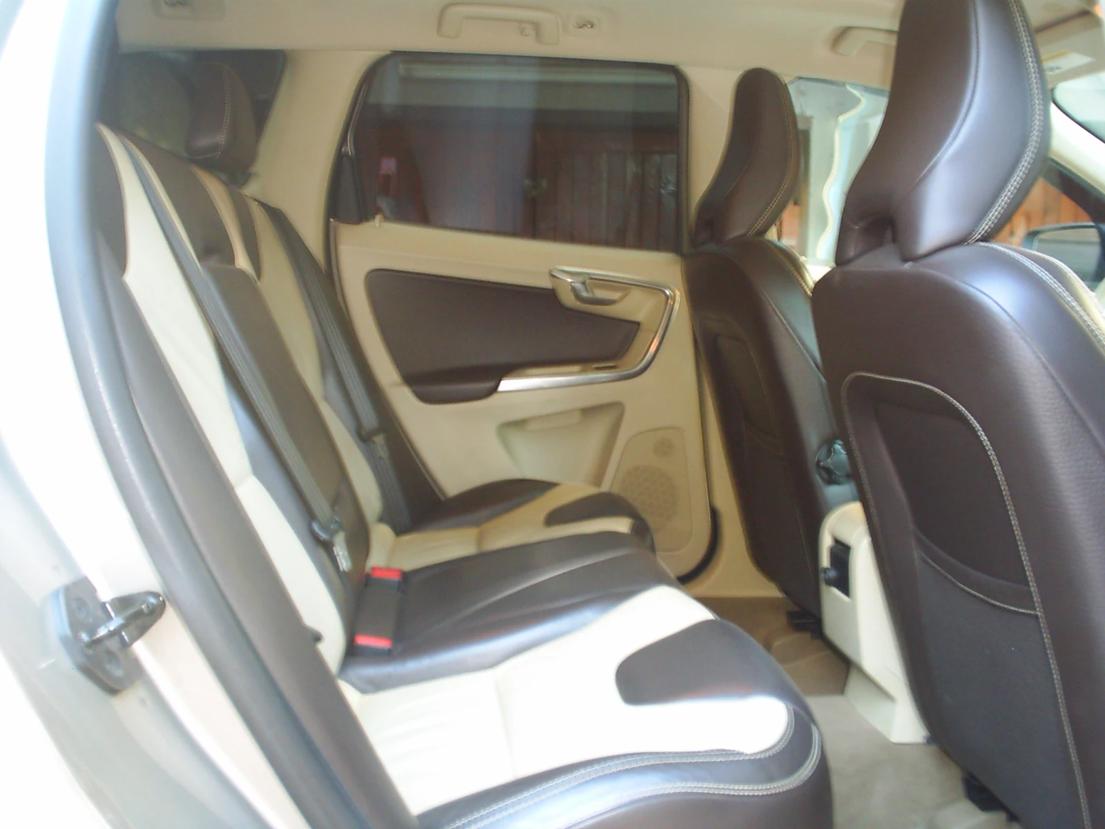 Volvo XC60 3.2i 238k.c. AWD, снимка 12 - Автомобили и джипове - 56363517