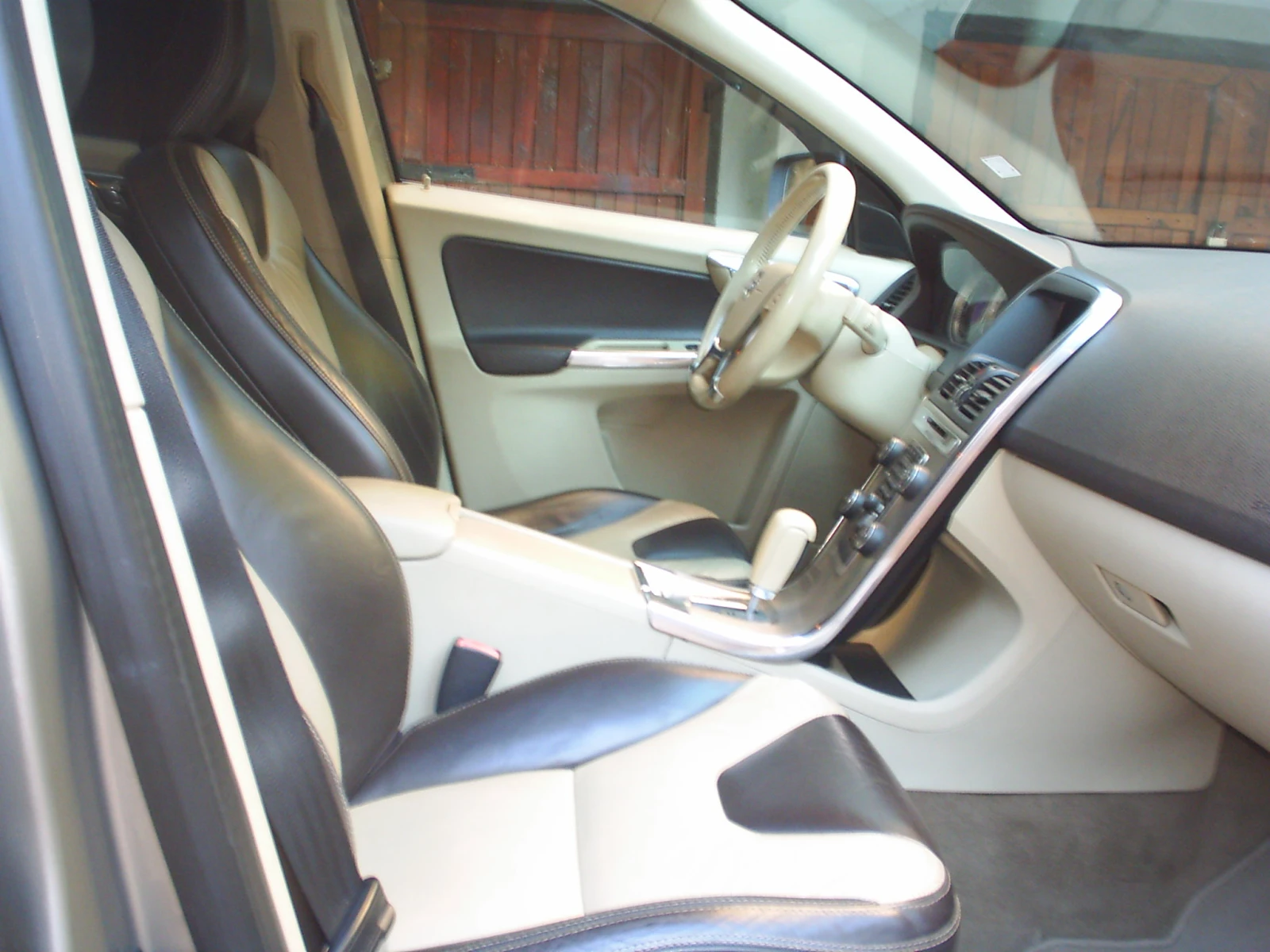 Volvo XC60 3.2i 238k.c. AWD, снимка 10 - Автомобили и джипове - 56363517