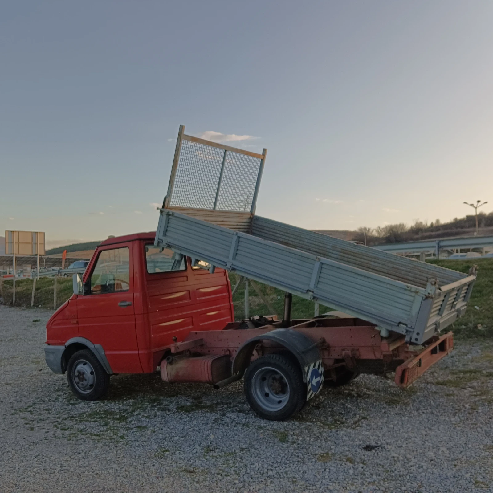 Iveco 3508 Тристранен самосвал, снимка 9 - Камиони - 53812222