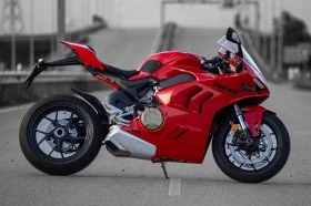 Ducati Panigale V4, снимка 2