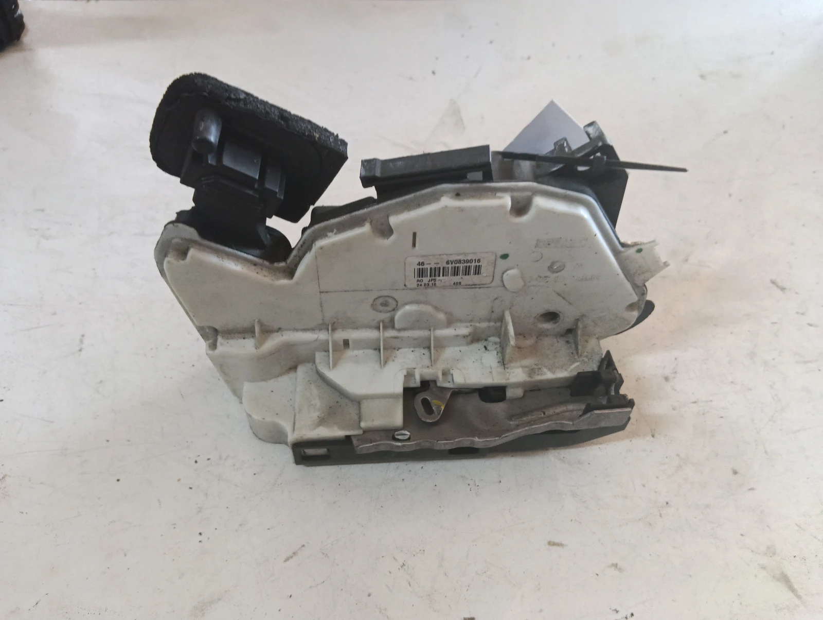 брава (задна дясна) 6V0839016 Skoda Superb