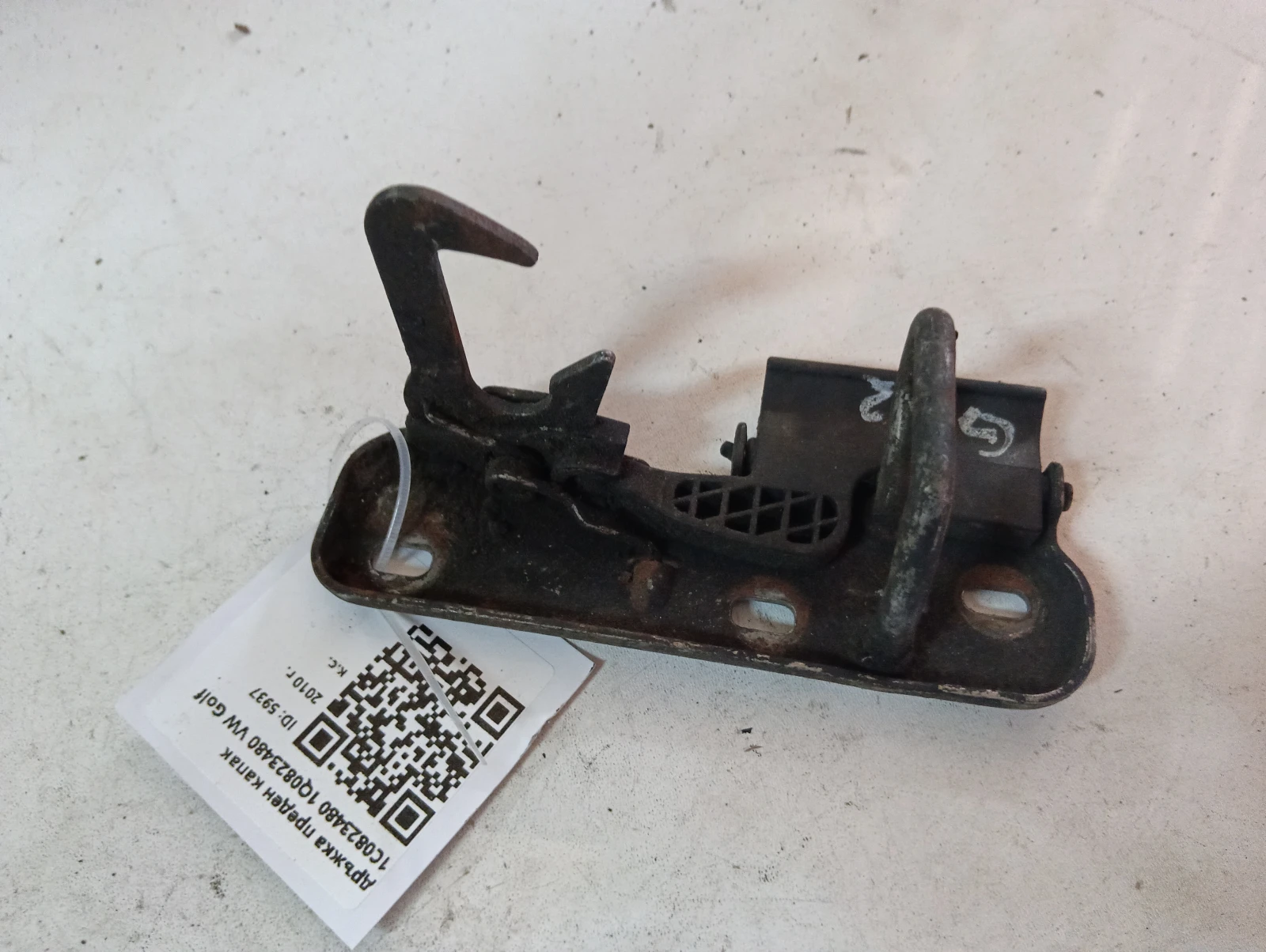 дръжка преден капак 1C0823480 1Q0823480 VW Golf