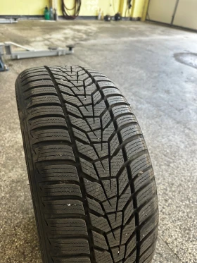 Гуми Зимни 215/50R18, снимка 1