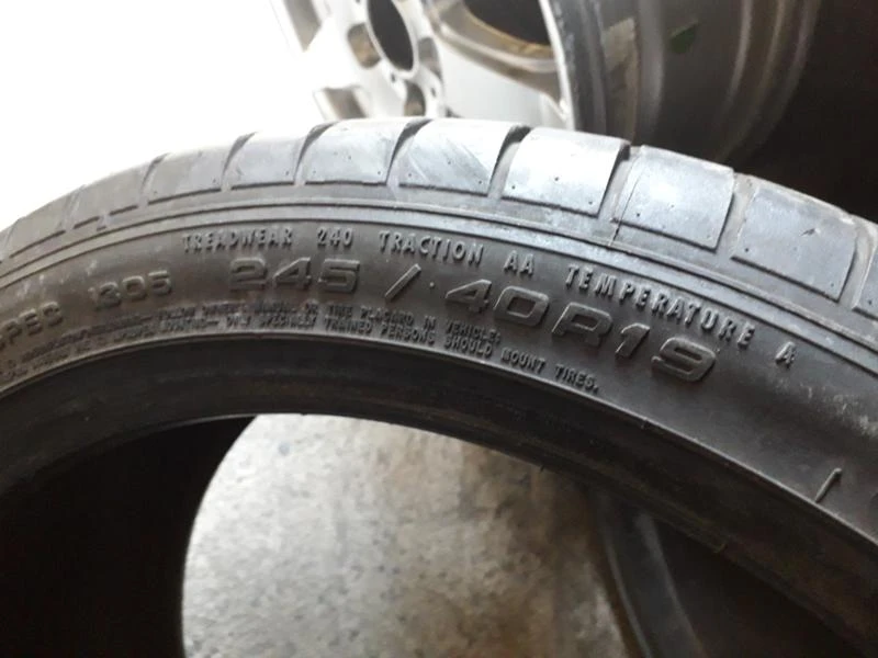 Гуми Летни 245/40R19, снимка 5 - Гуми и джанти - 24916436