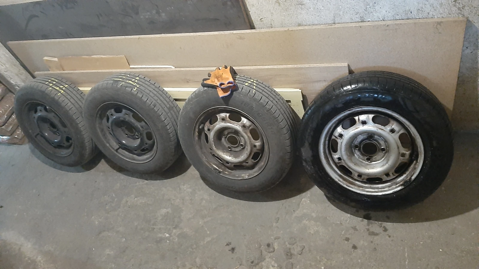 ���� � ������ 185/65R14 | Mobile.bg � ����������� 2