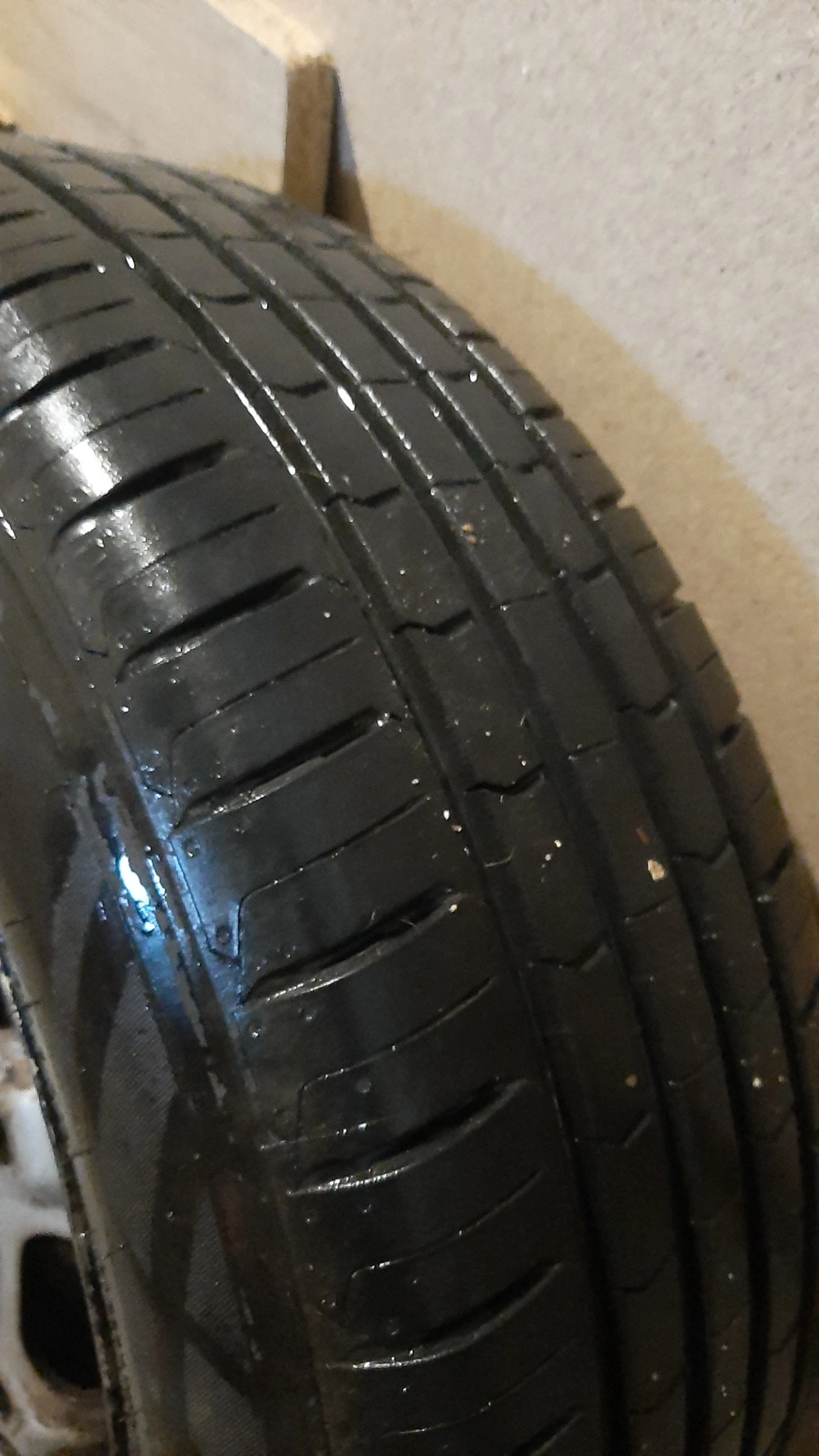 ���� � ������ 185/65R14 | Mobile.bg � ����������� 1