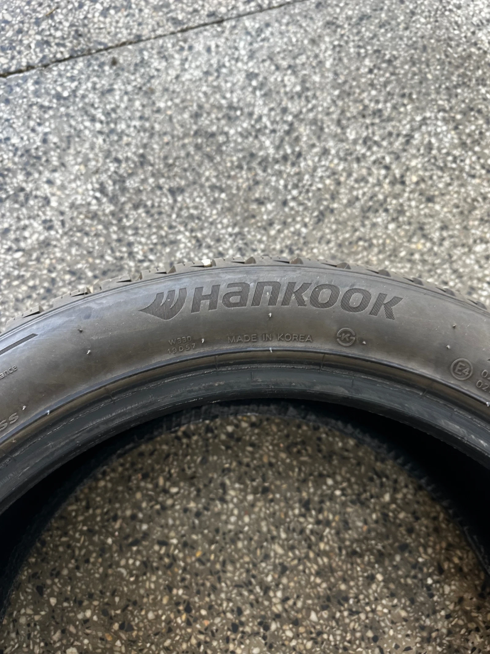 Гуми Зимни 215/50R18, снимка 4 - Гуми и джанти - 56193933