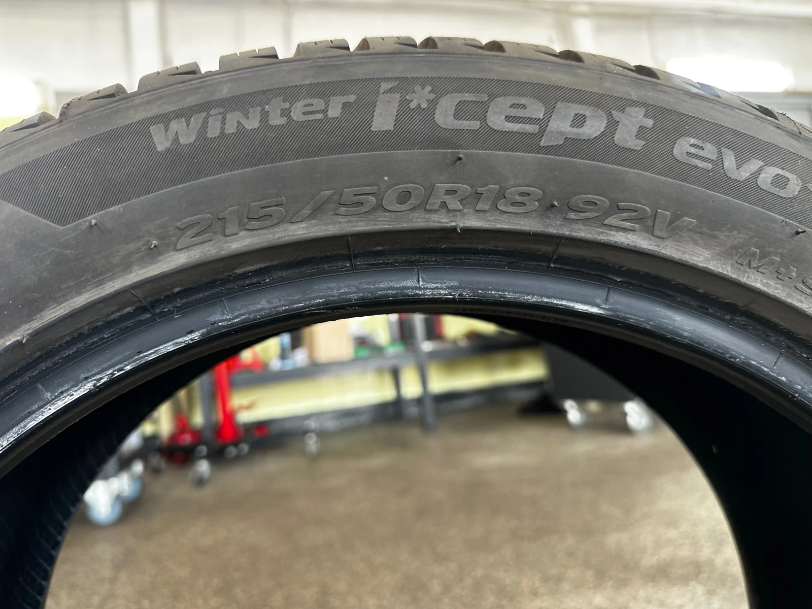 Гуми Зимни 215/50R18, снимка 3 - Гуми и джанти - 56193933