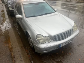 Mercedes-Benz C 200, снимка 2