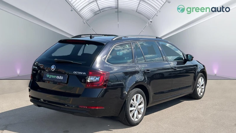 Skoda Octavia 2.0 TDi DSG Style, снимка 2 - Автомобили и джипове - 48388756