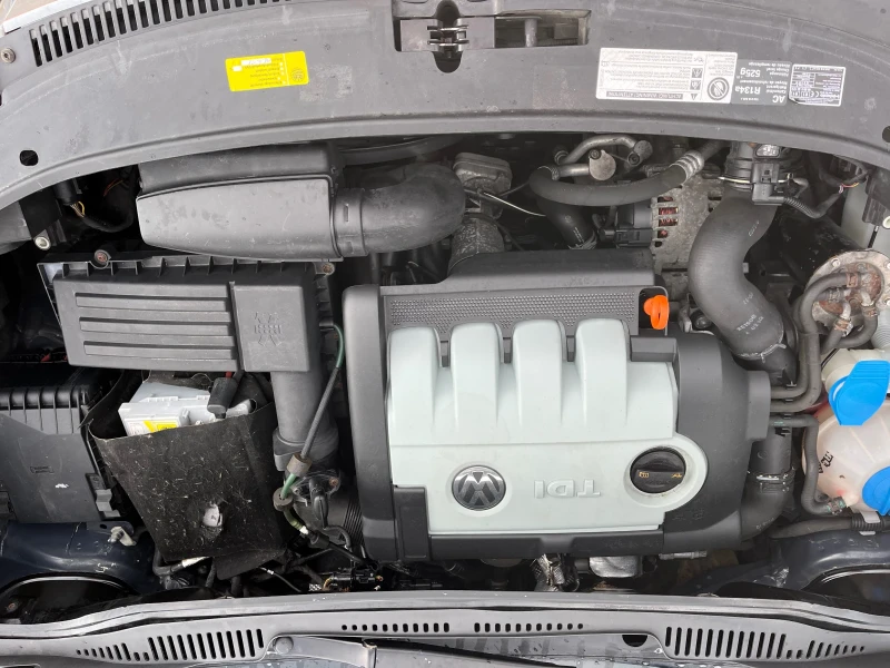 VW Touran 1.9TDI-FACE, снимка 15 - Автомобили и джипове - 51026493