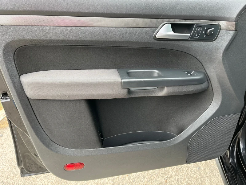 VW Touran 1.9TDI-FACE, снимка 13 - Автомобили и джипове - 51026493