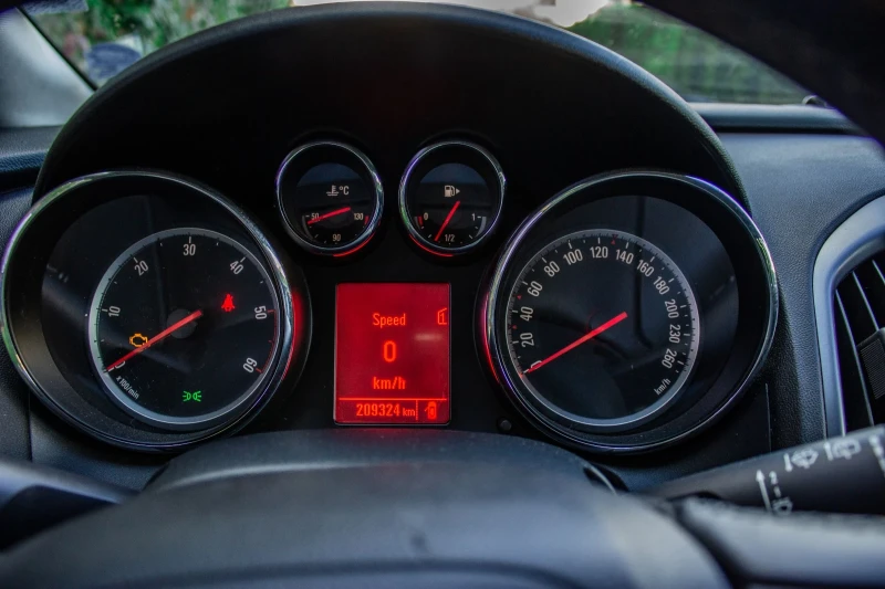 Opel Astra FACELIFT 130hp 1.7 CDTi / Android / Camera , снимка 11 - Автомобили и джипове - 52093453