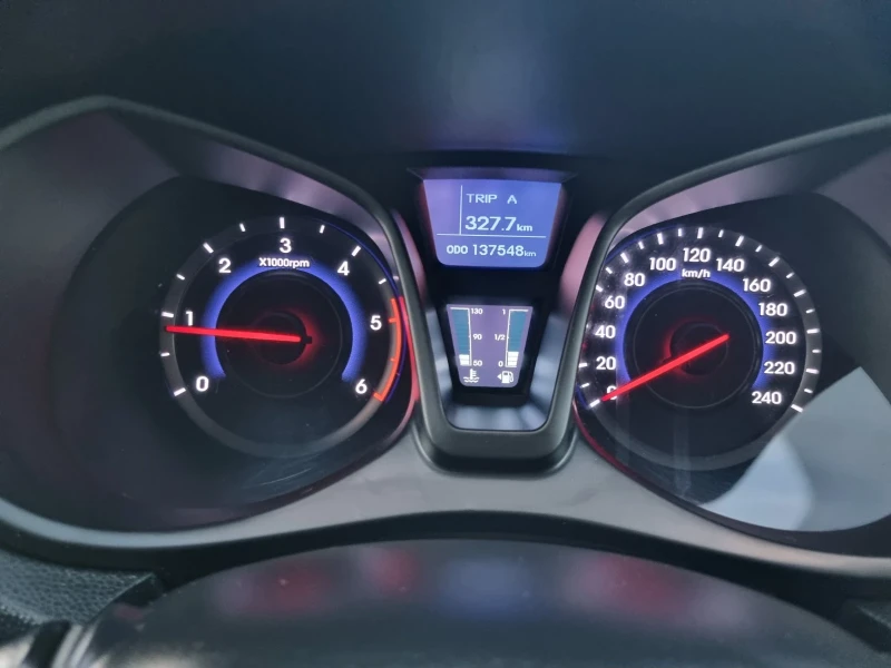 Hyundai Ix20 1.6CRDi ШВЕЙЦАРИЯ, снимка 11 - Автомобили и джипове - 52184799