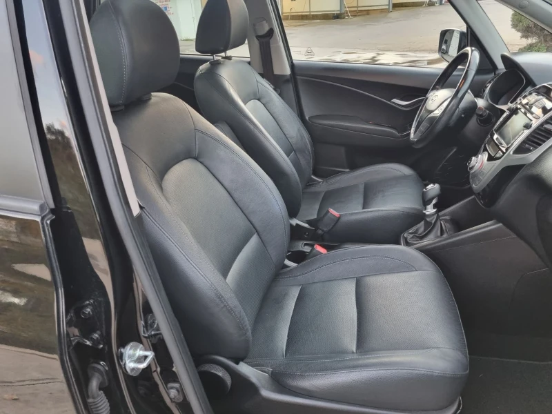 Hyundai Ix20 1.6CRDi ШВЕЙЦАРИЯ, снимка 8 - Автомобили и джипове - 52184799