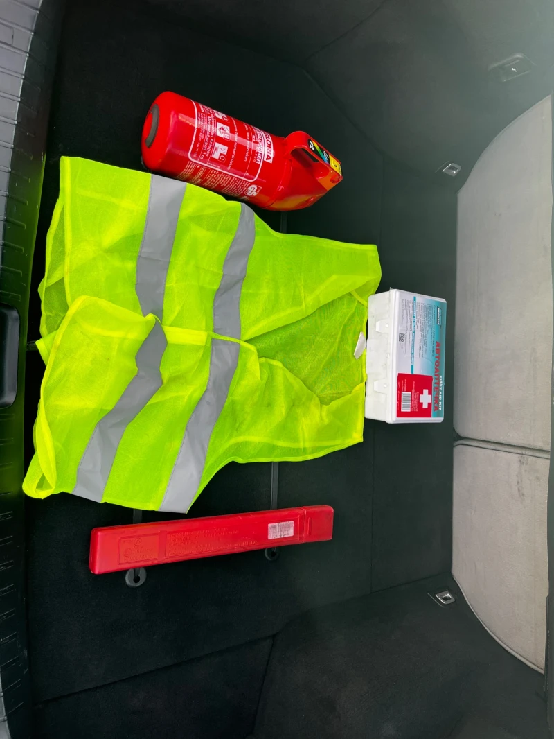 BMW 320, снимка 14 - Автомобили и джипове - 52835877