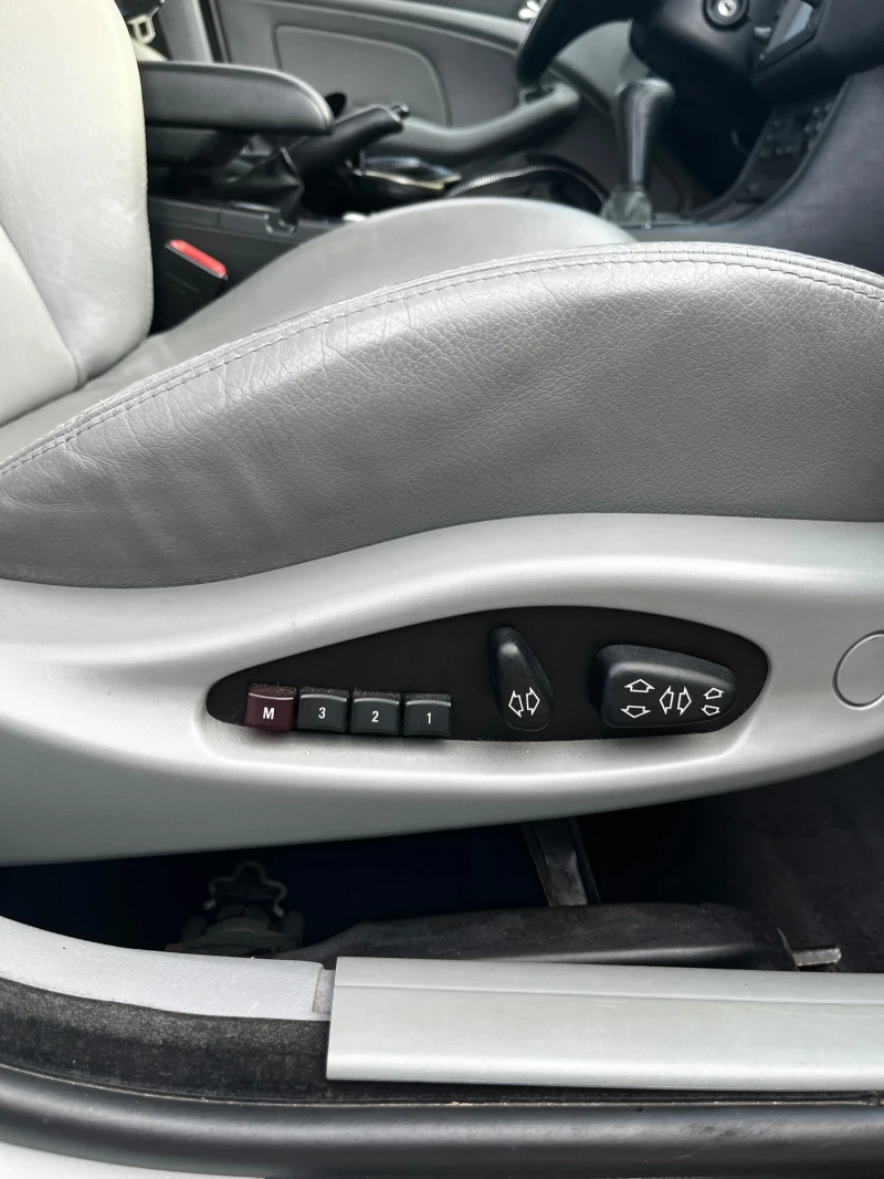 BMW 320, снимка 9 - Автомобили и джипове - 52835877