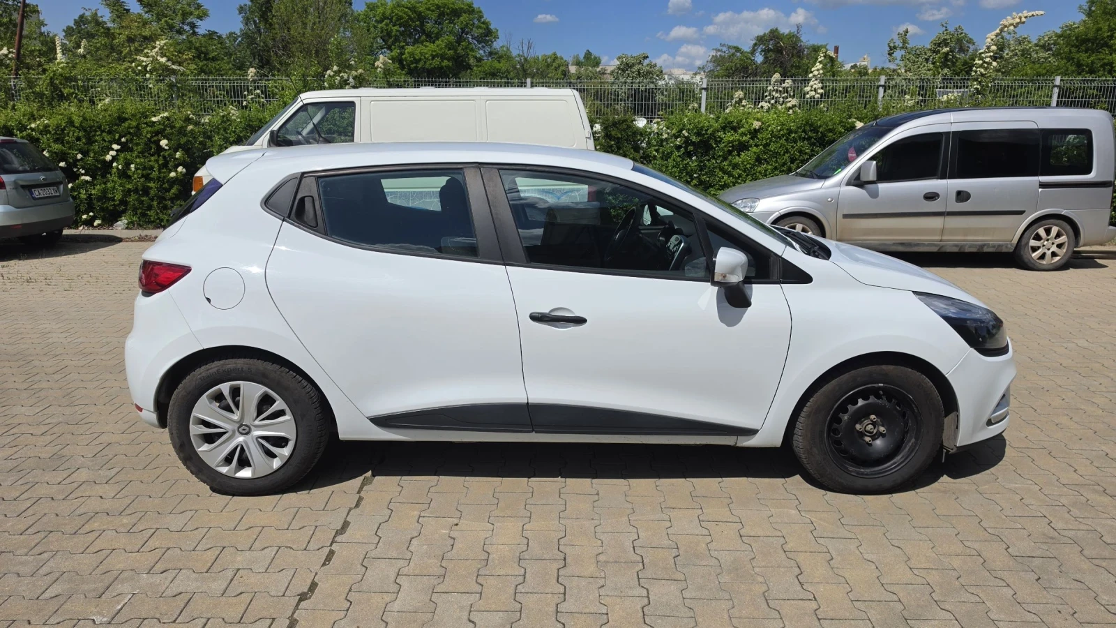 Renault Clio 1.5 dci, снимка 7 - Автомобили и джипове - 54682955