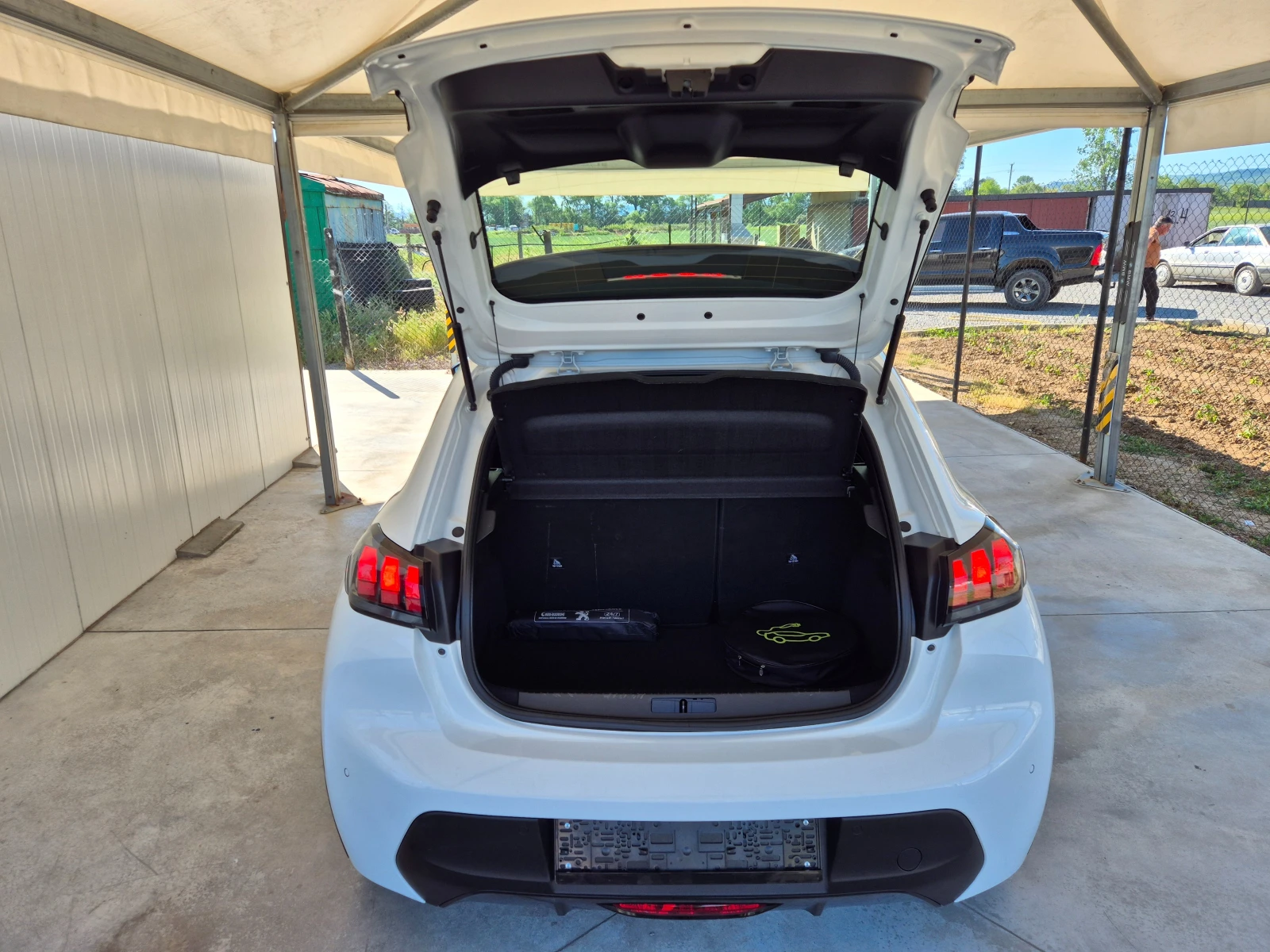Peugeot 208 e-208* ELECTRICA* , снимка 16 - Автомобили и джипове - 54698898