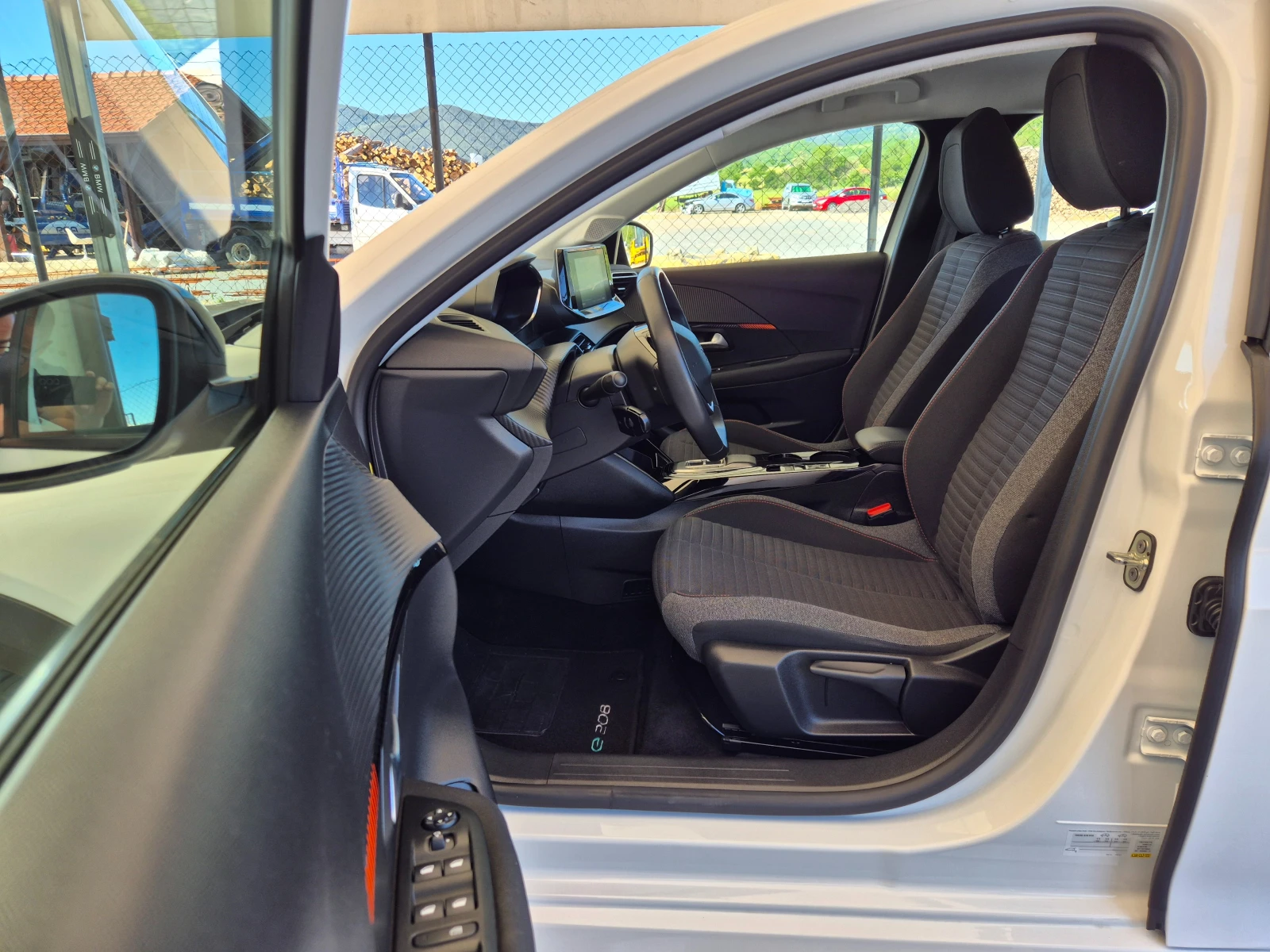 Peugeot 208 e-208* ELECTRICA* , снимка 9 - Автомобили и джипове - 54698898