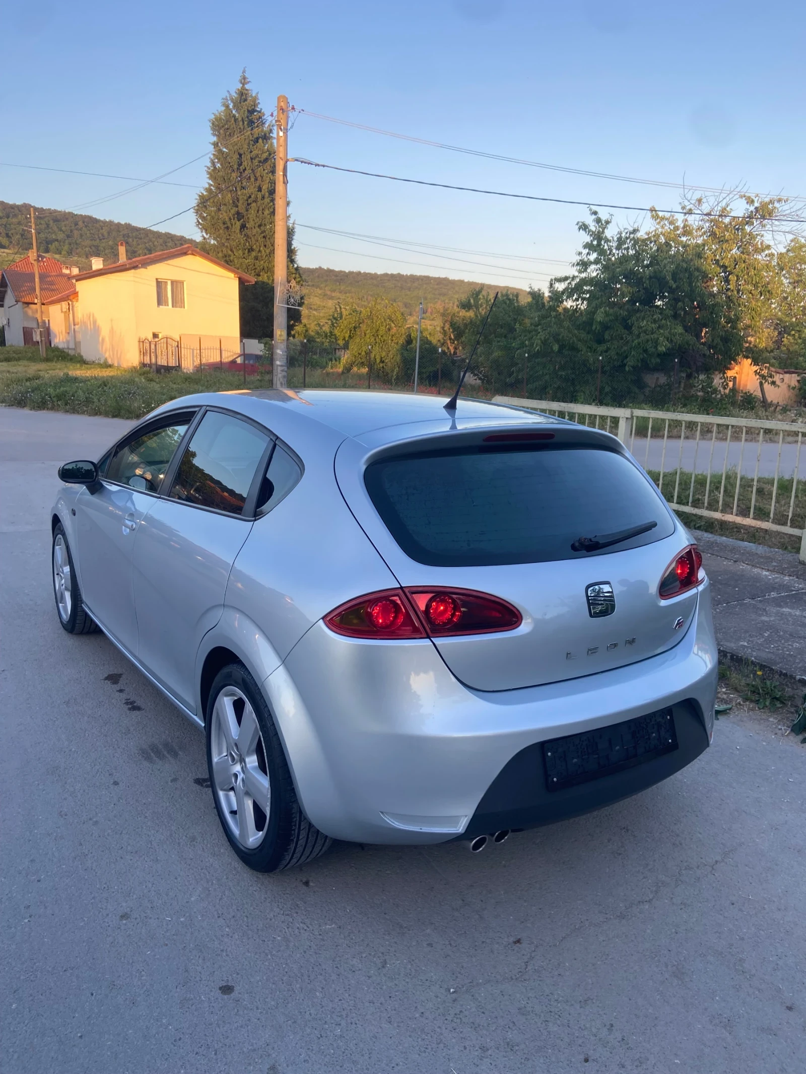 Seat Leon 2.0 TDI FR, снимка 6 - Автомобили и джипове - 55043031