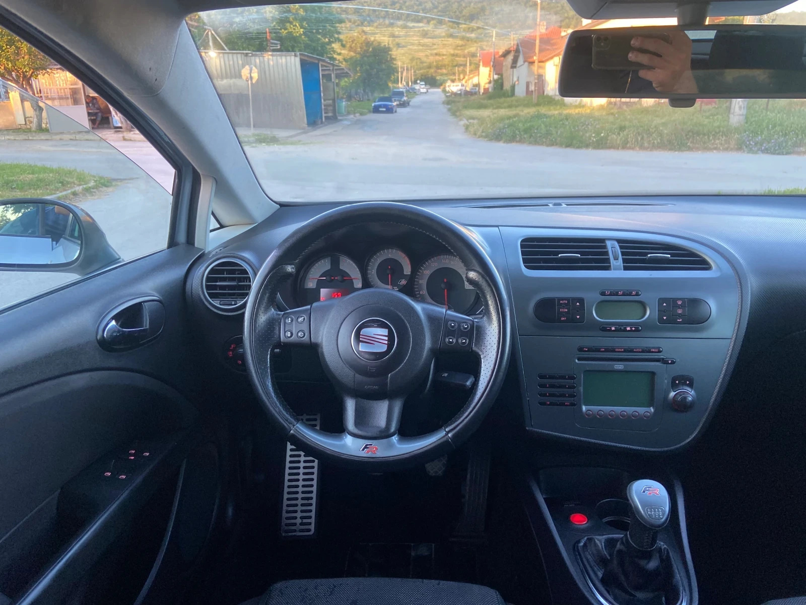 Seat Leon 2.0 TDI FR, снимка 9 - Автомобили и джипове - 55043031