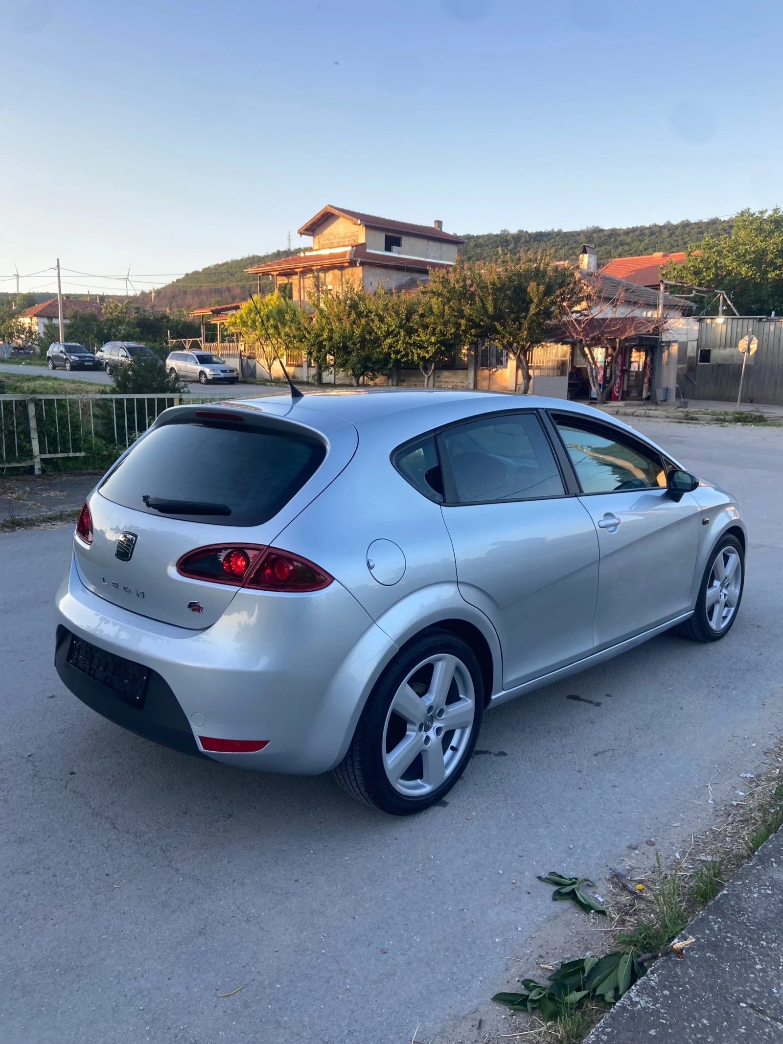 Seat Leon 2.0 TDI FR, снимка 8 - Автомобили и джипове - 55043031