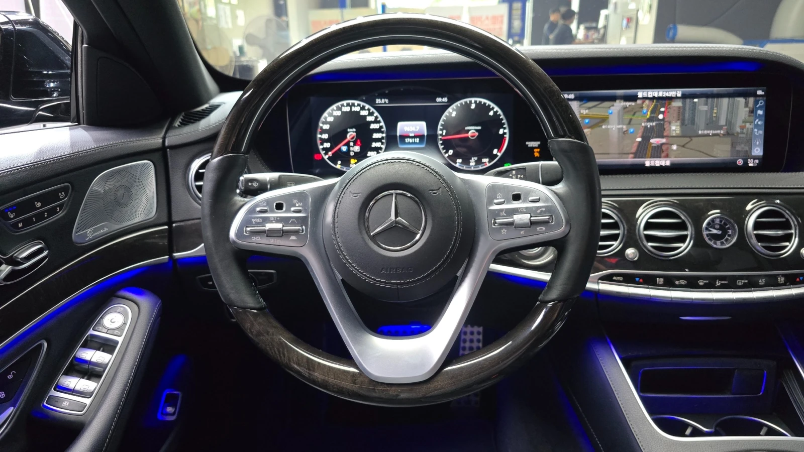 Mercedes-Benz S 400 AMG line/HUD/360 Cam/Подгрев/Обдух/МАСАЖИ/ВЪЗДУХ, снимка 11 - Автомобили и джипове - 55297086