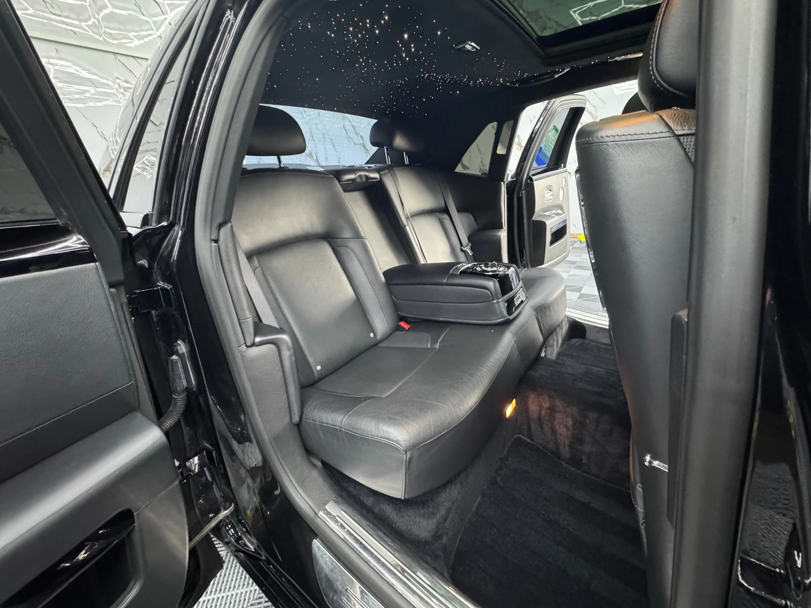 Rolls-Royce Ghost, снимка 10 - Автомобили и джипове - 55579861