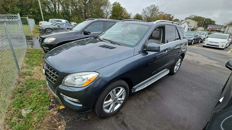 Mercedes-Benz ML 350 4MATIC* Harman-Kardon* м.точка* пано* камера* подг, снимка 1 - Автомобили и джипове - 48110941