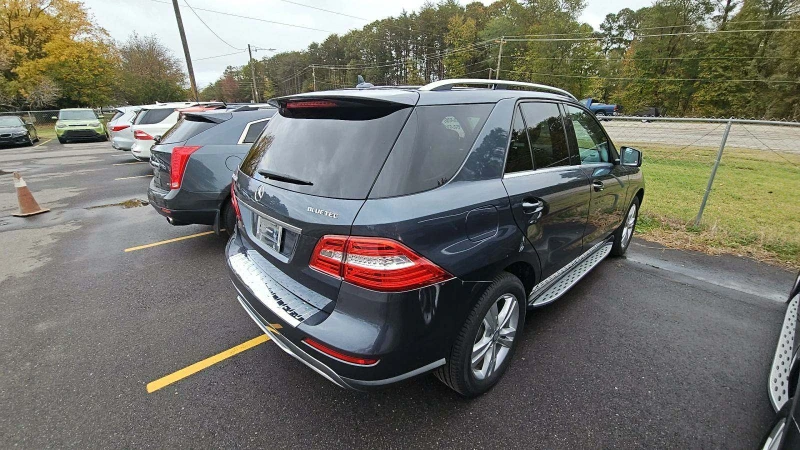 Mercedes-Benz ML 350 4MATIC* Harman-Kardon* м.точка* пано* камера* подг, снимка 3 - Автомобили и джипове - 48110941