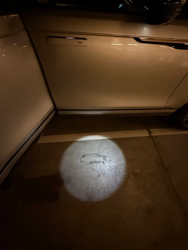 Land Rover Range Rover Velar, снимка 16 - Автомобили и джипове - 52023240