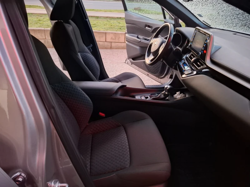 Toyota C-HR Бензин, снимка 7 - Автомобили и джипове - 52952008