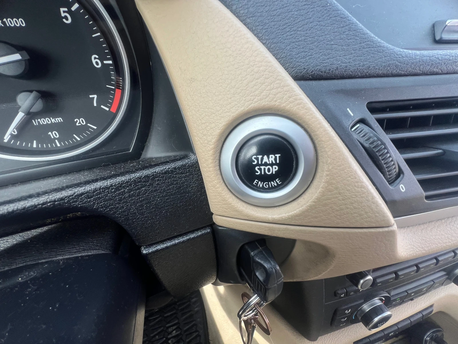 BMW X1 sDrive 1.8i - изображение 10