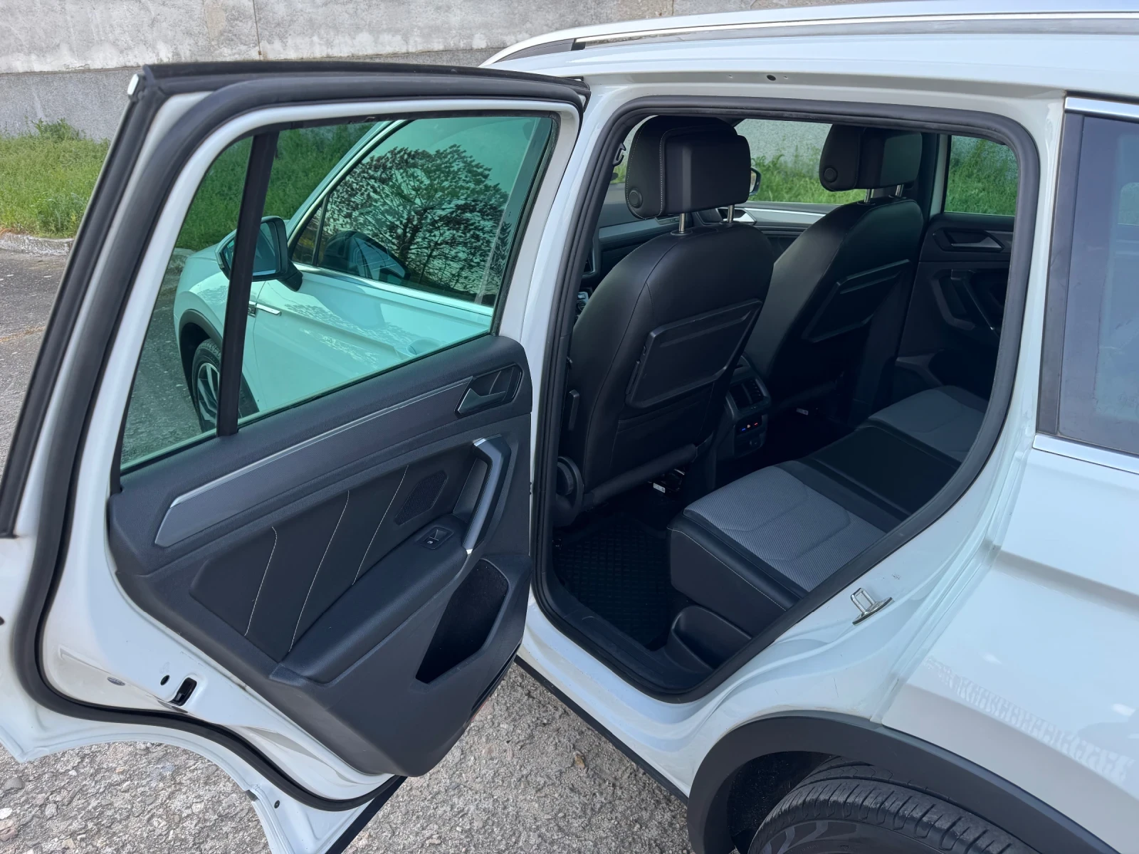 VW Tiguan 2.0TDI 4Motion Rline VIRTUAL ALL ASSISTS , снимка 7 - Автомобили и джипове - 54361375