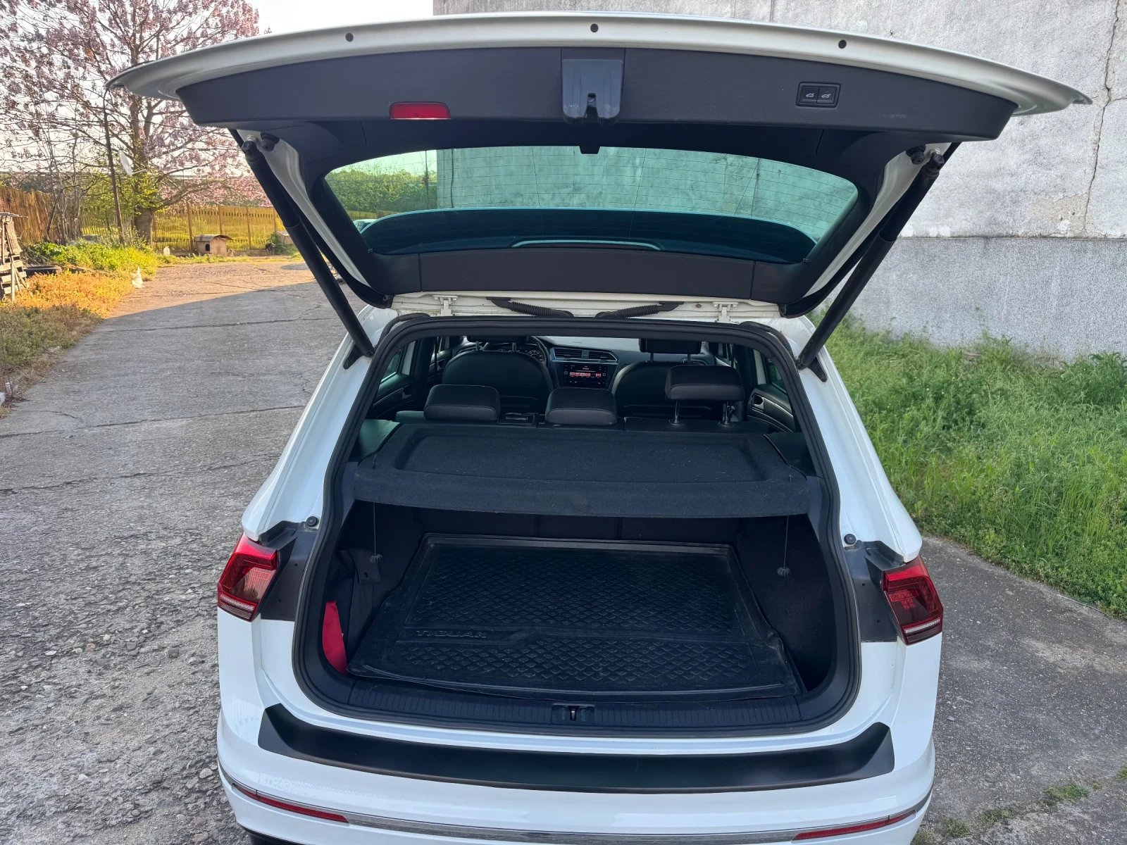 VW Tiguan 2.0TDI 4Motion Rline VIRTUAL ALL ASSISTS , снимка 13 - Автомобили и джипове - 54361375