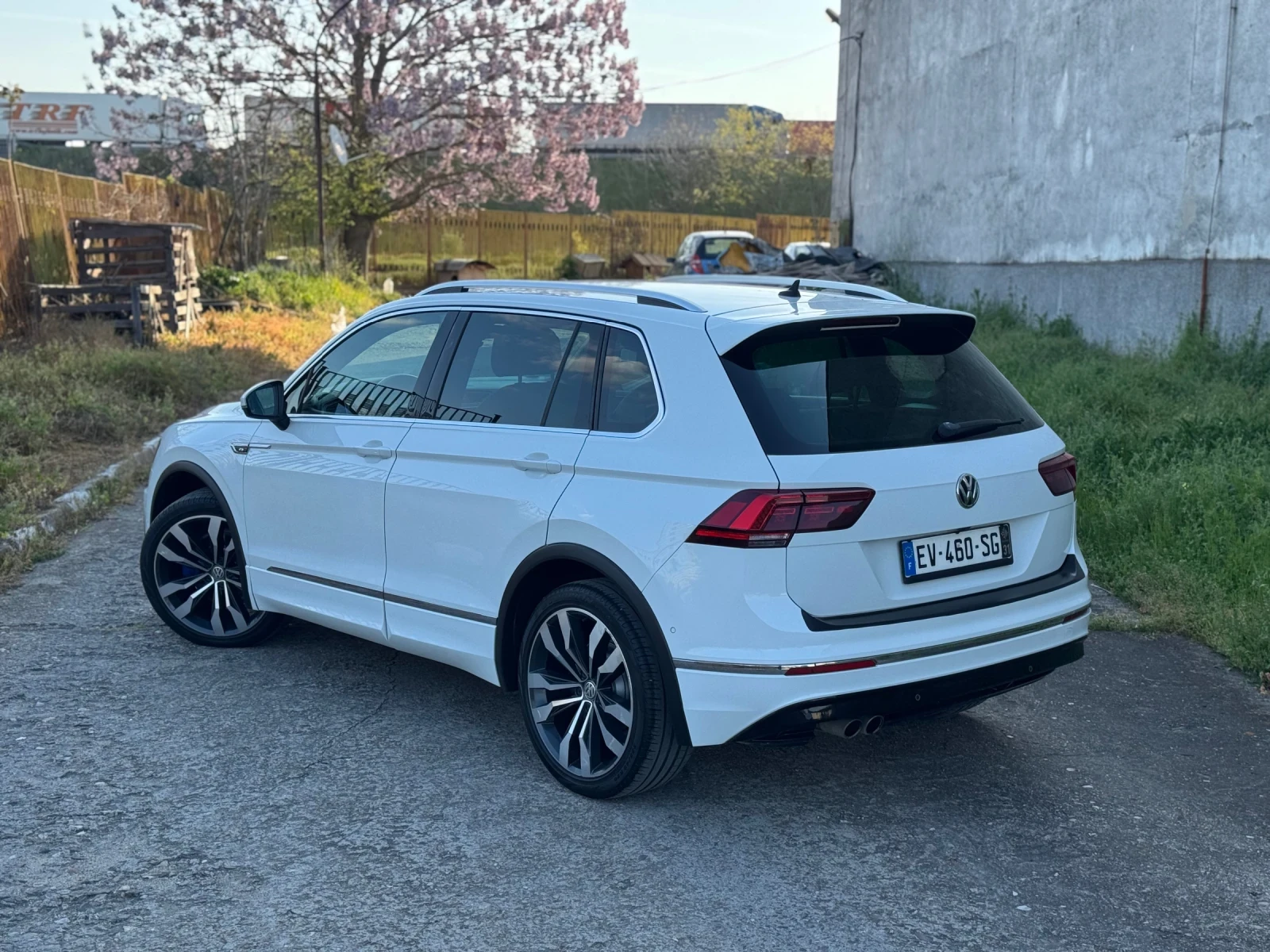 VW Tiguan 2.0TDI 4Motion Rline VIRTUAL ALL ASSISTS , снимка 2 - Автомобили и джипове - 54361375